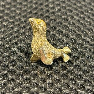 Vintage Gold Tone Textured Sea Lion Seal Brooch Pin - Elegant Women’s Jewelry